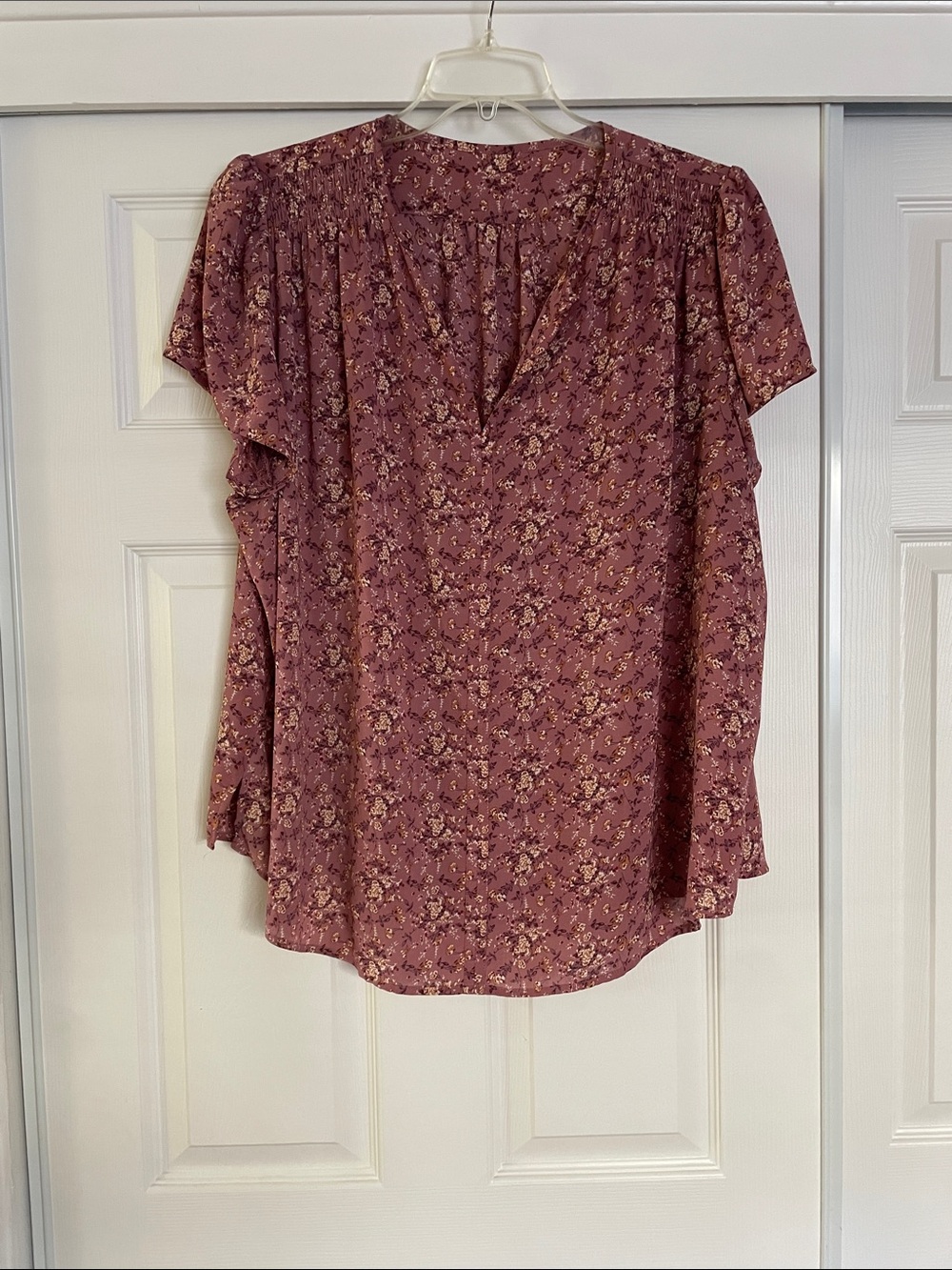 Women's Mauve Floral V-Neck Short Sleeve Top